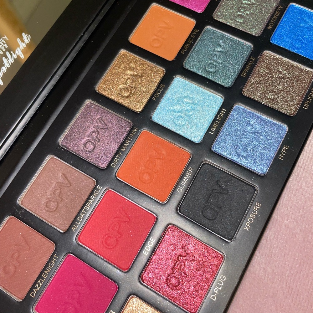 OPVbeauty spotlight eye shadow pallet